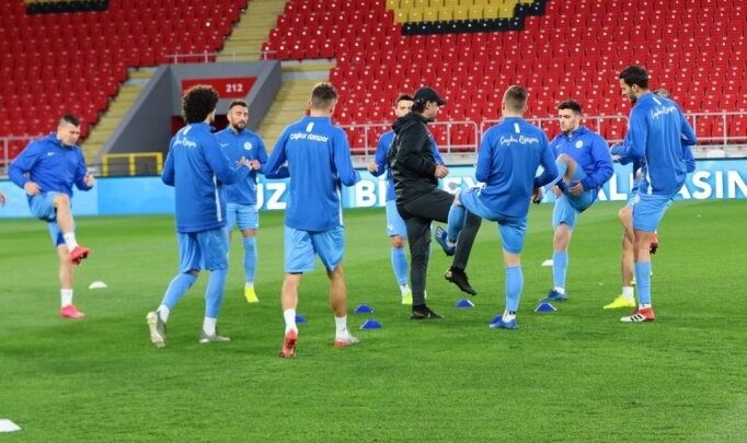 Çaykur Rizesporlu futbolculardan "evde kal" çağrısı